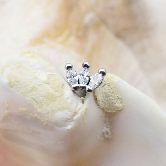 16G Triple marquise clear CZ gems labret cartilage monroe internally threaded - Picture 1 of 3